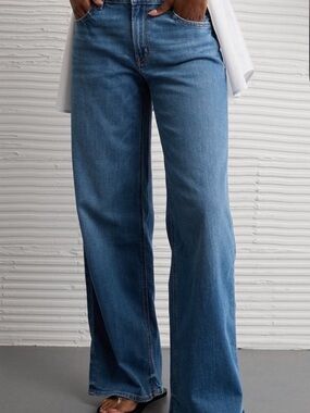 American Eagle Outfitters Wide-Leg Jeans in Medium Blue
